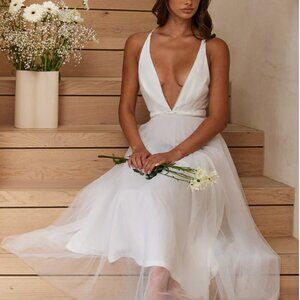 Selfie Leslie Floating By Plunging Neckline Tulle Mesh Overlay Midi Dress White